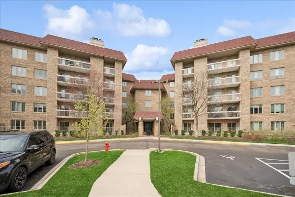1280 Rudolph Road #4A, Northbrook, IL 60062