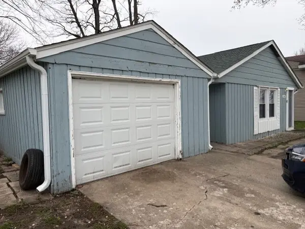 100 Hickory Drive, Carpentersville, IL 60110