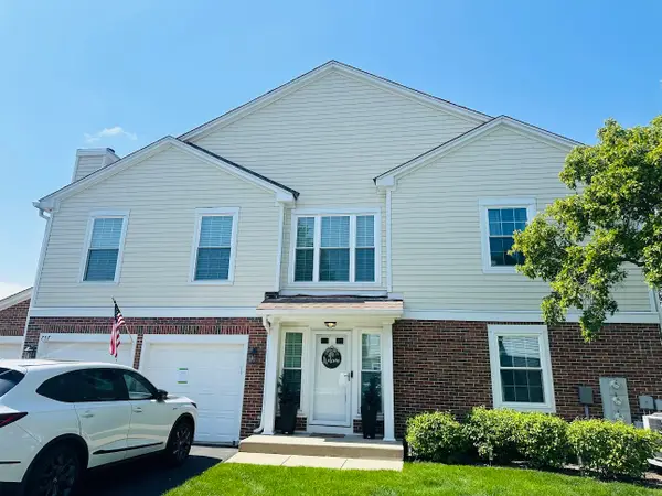757 Grosse Pointe Circle #19-2, Vernon Hills, IL 60061