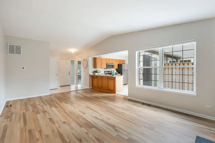 932 Chase Court, Gurnee, IL 60031 - #3