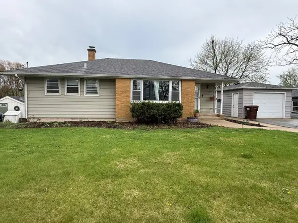 504 E Calhoun Street, Woodstock, IL 60098