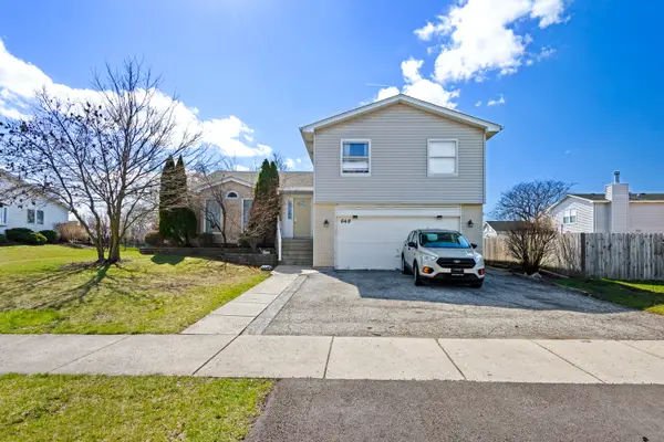 649 Hiawatha Drive, Carol Stream, IL 60188