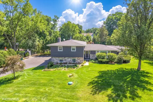 3270 Middlesax Drive, Long Grove, IL 60047