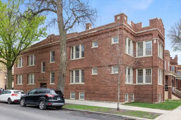 3121 W Belle Plaine Avenue #2W, Chicago, IL 60618