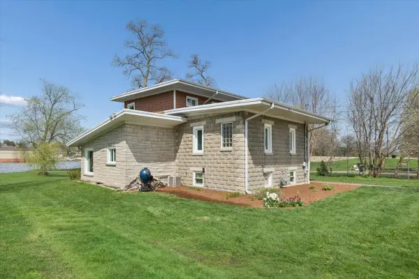 34 S River Street, South Elgin, IL 60177