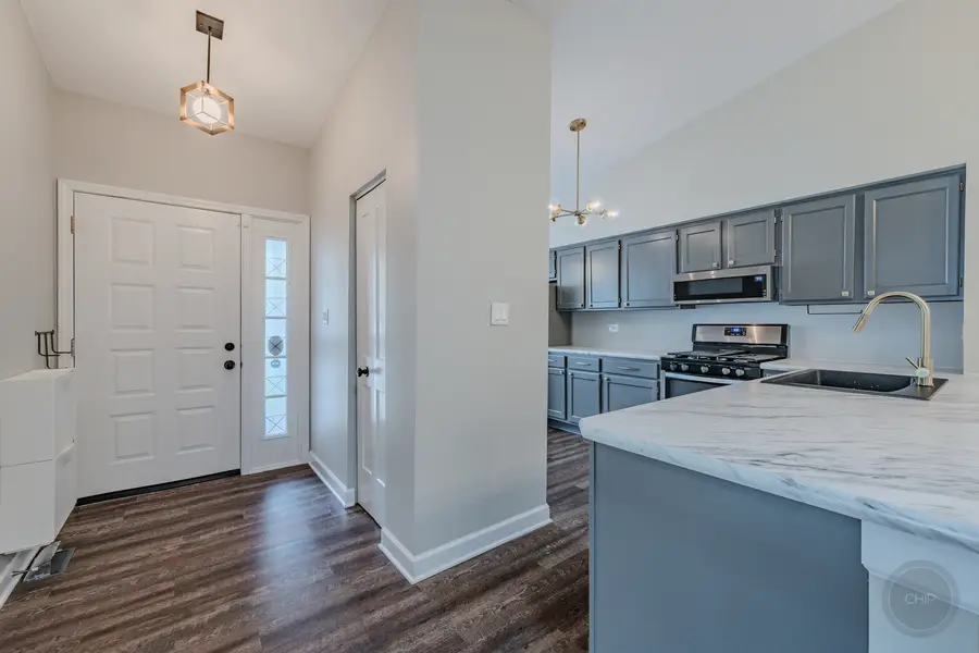 1736 Ranchview Drive, Naperville, IL 60565 - #3