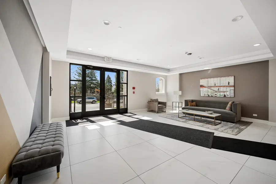 815 Laurel Avenue #203, Highland Park, IL 60035 - #2