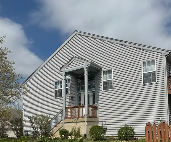 99 Seton Creek Drive, Oswego, IL 60543