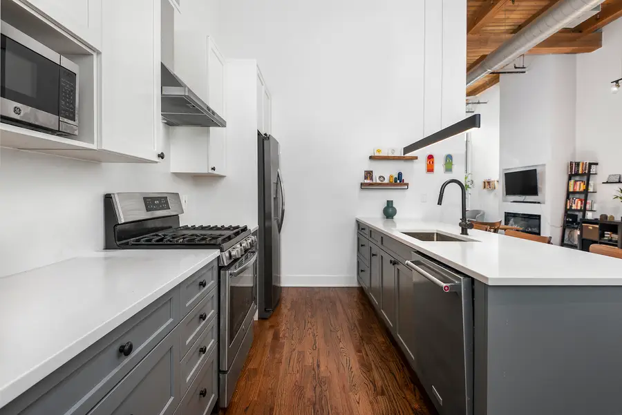 Address Withheld By Seller, Chicago, IL 60607 - #3