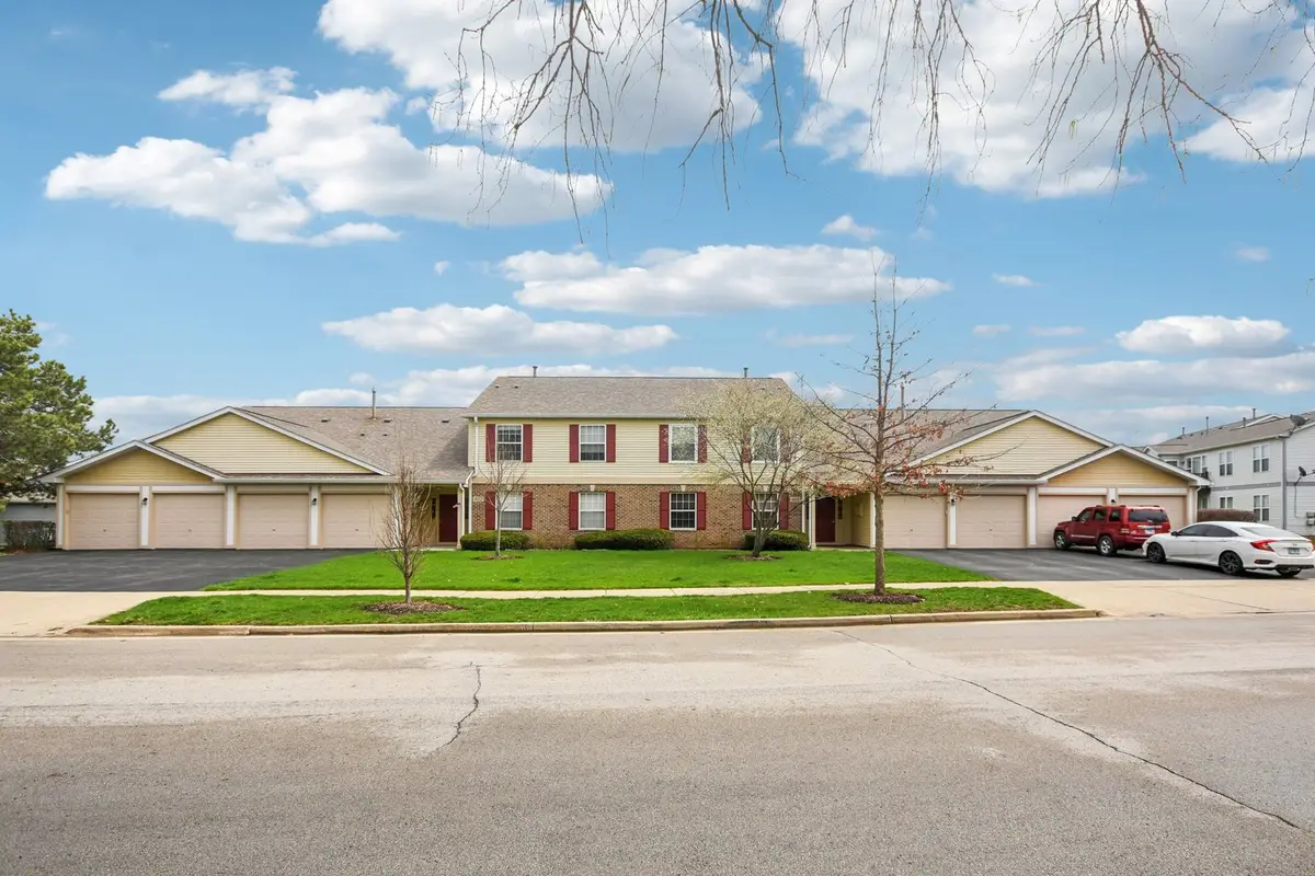 402 Woodview Circle #D, Elgin, IL 60120 - #1