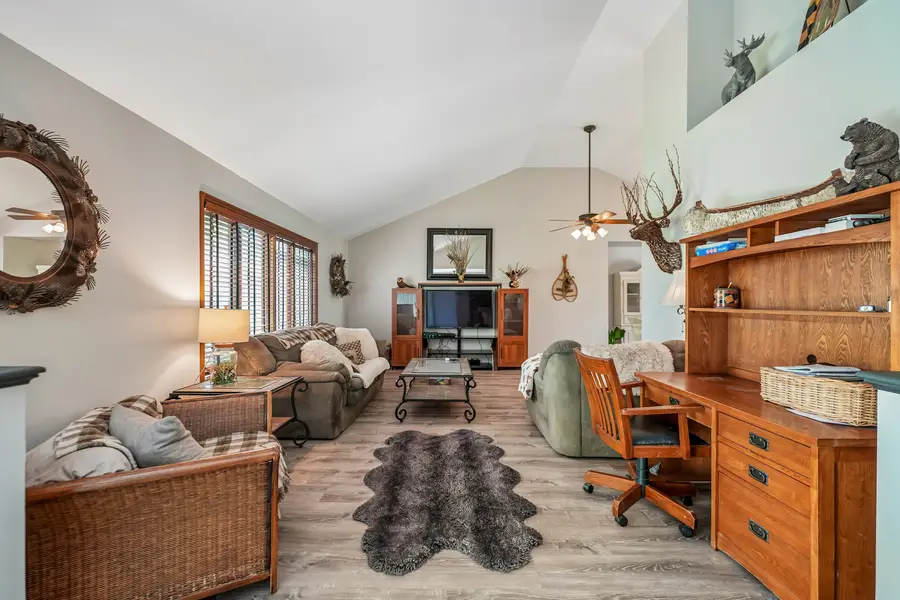 6 Crows Nest Court, Third Lake, IL 60030 - #2