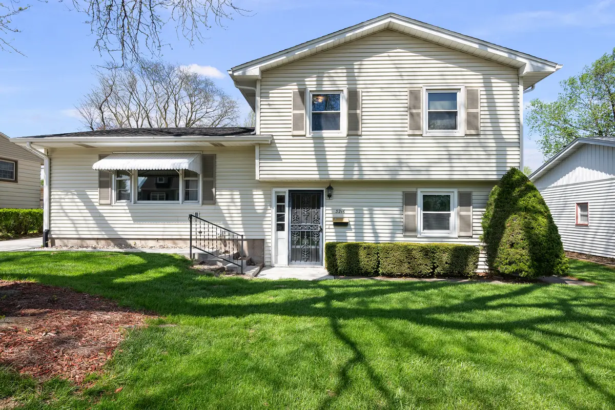 3216 W Dover Court, Davenport, IA 52084 - #1