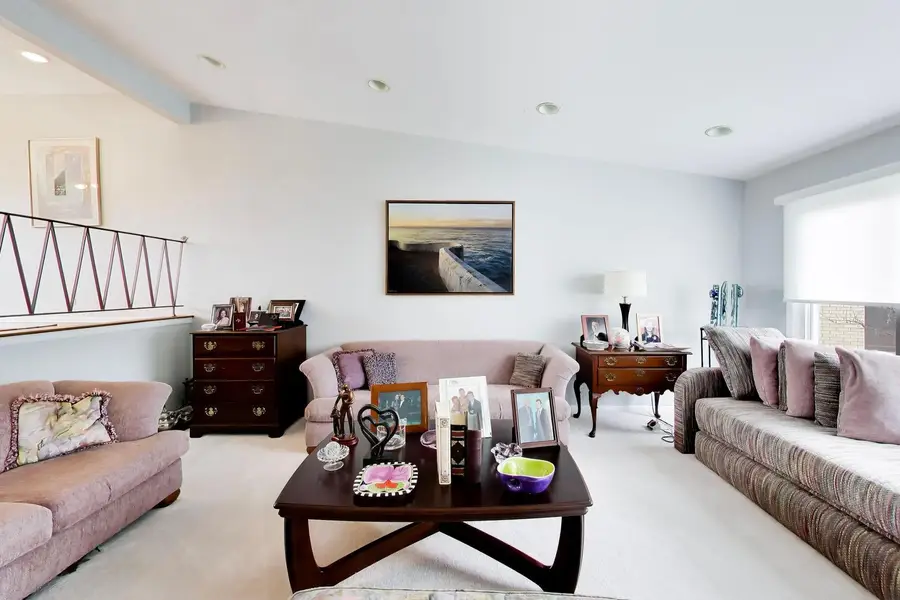 6643 Davis Street, Morton Grove, IL 60053 - #3