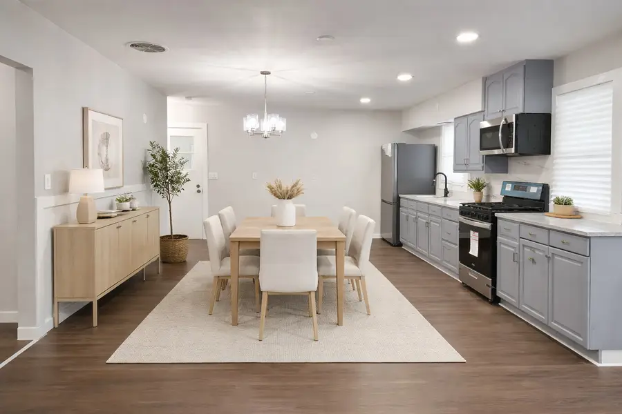 215 N Ohio Street, Aurora, IL 60505 - #2