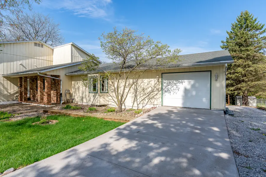 9 Valley View Drive, Blue Grass, IA 52726 - #3