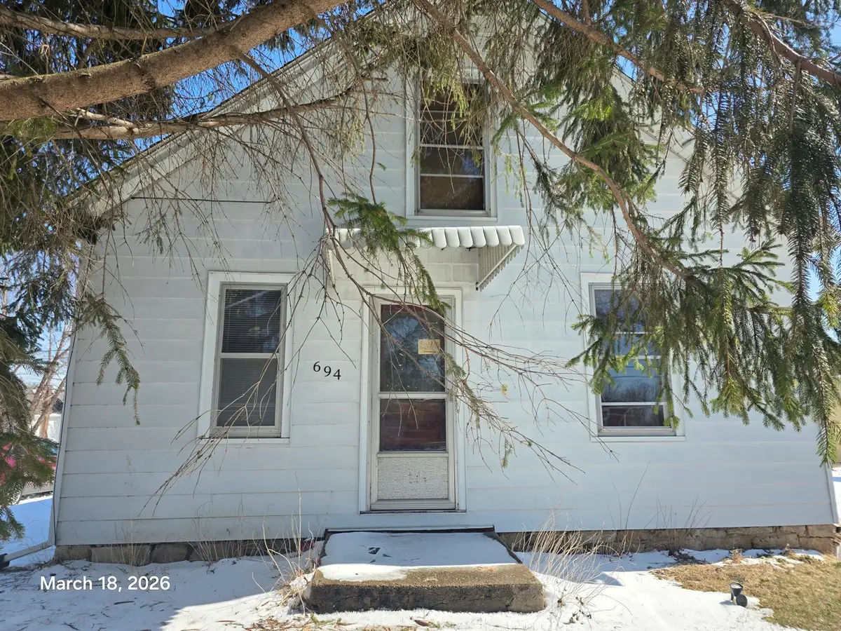 694 Montgomery Avenue, East Dubuque, IL 61025 - #1