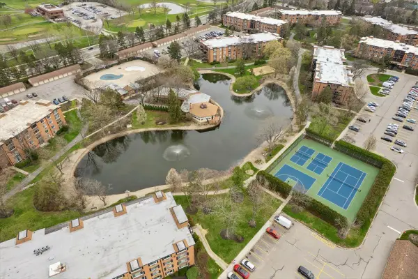 1117 S Old Wilke Road #402, Arlington Heights, IL 60005