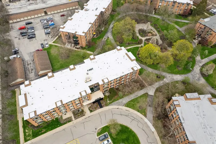 1117 S Old Wilke Road #402, Arlington Heights, IL 60005 - #2