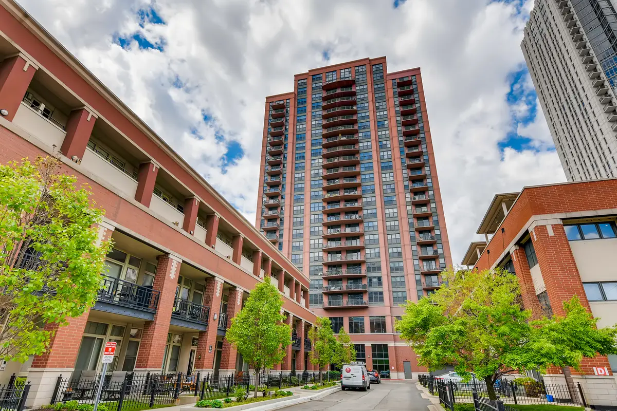 330 N Jefferson Street, Chicago, IL 60661 - #1