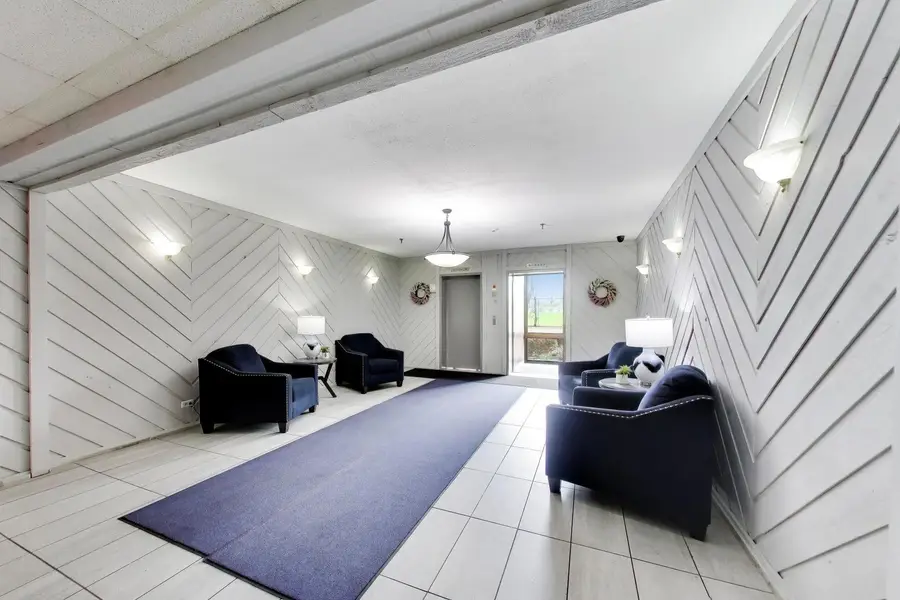 1400 N Elmhurst Road #319, Mount Prospect, IL 60056 - #3