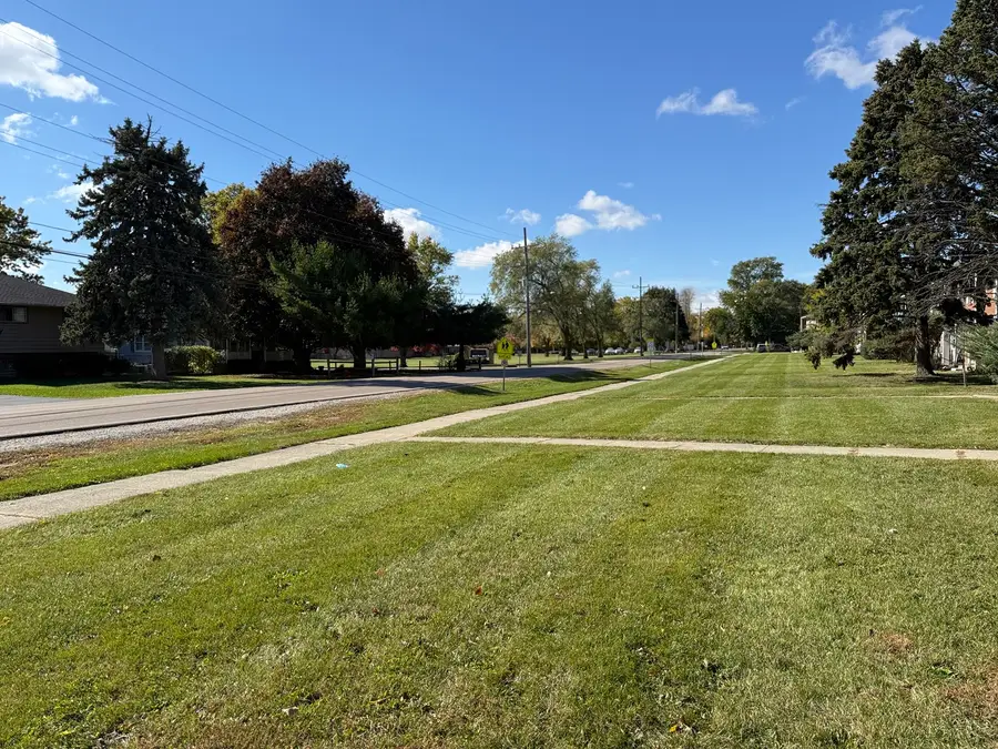 691 Old Indian Trail Road, Aurora, IL 60506 - #3