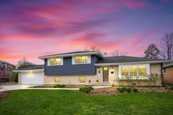 444 S Gibbons Avenue, Arlington Heights, IL 60004