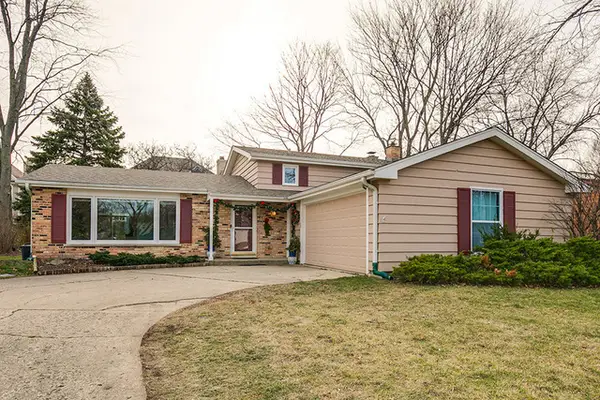 401 Greentree Parkway, Libertyville, IL 60048