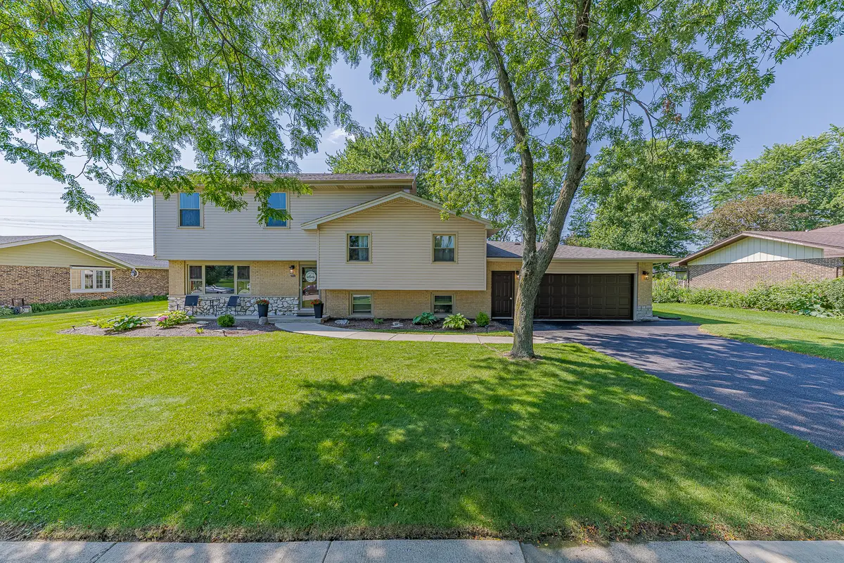 220 Pfaff Drive, Frankfort, IL 60423 - #1