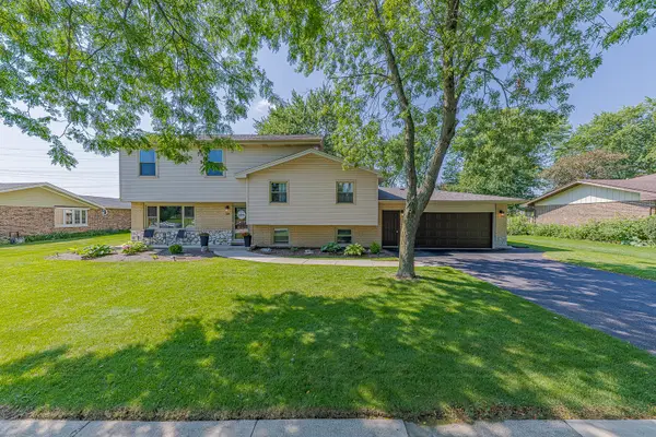 220 Pfaff Drive, Frankfort, IL 60423
