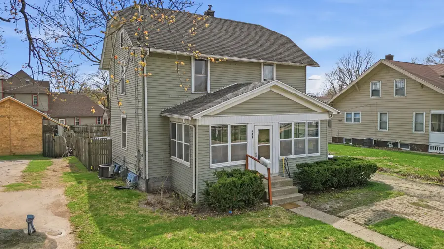 911 W 5th Street, Sterling, IL 61081 - #2