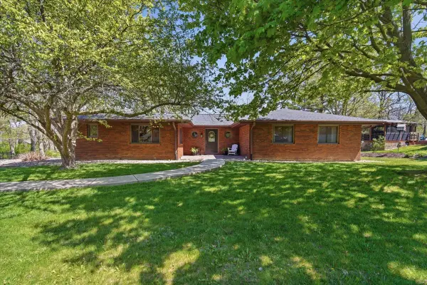 19316 Nottingham Drive, Bloomington, IL 61705