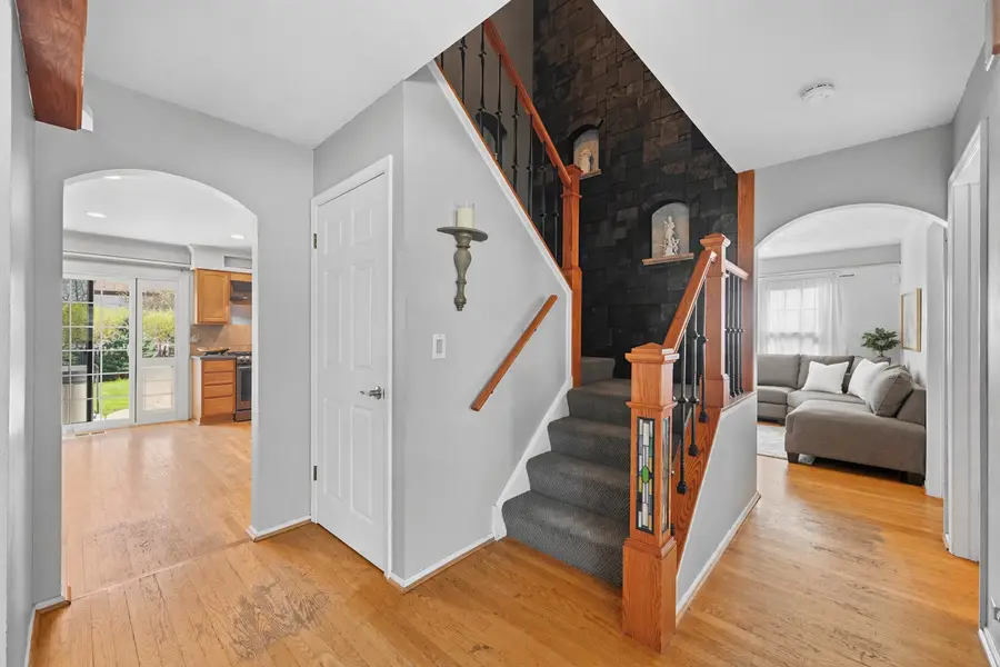 421 Thompson Boulevard, Buffalo Grove, IL 60089 - #2