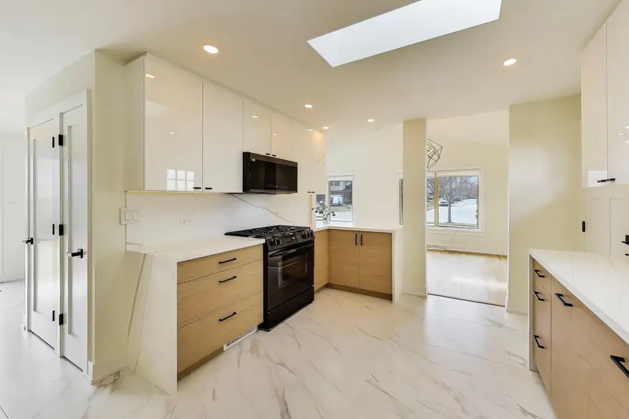 909 S Waverly Place, Mount Prospect, IL 60056 - #3