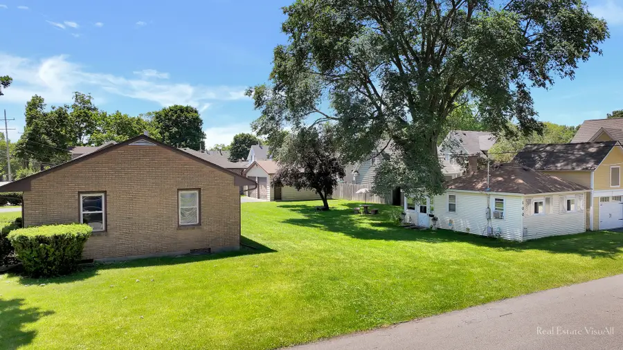 319 N Lord Avenue, Carpentersville, IL 60110 - #3