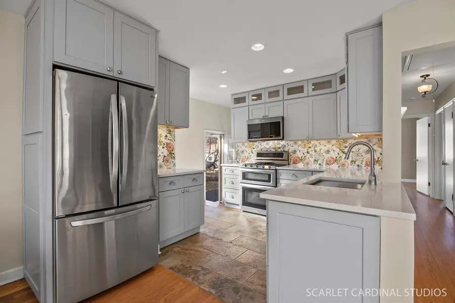 882 Hillside Avenue, Glen Ellyn, IL 60137 - #2