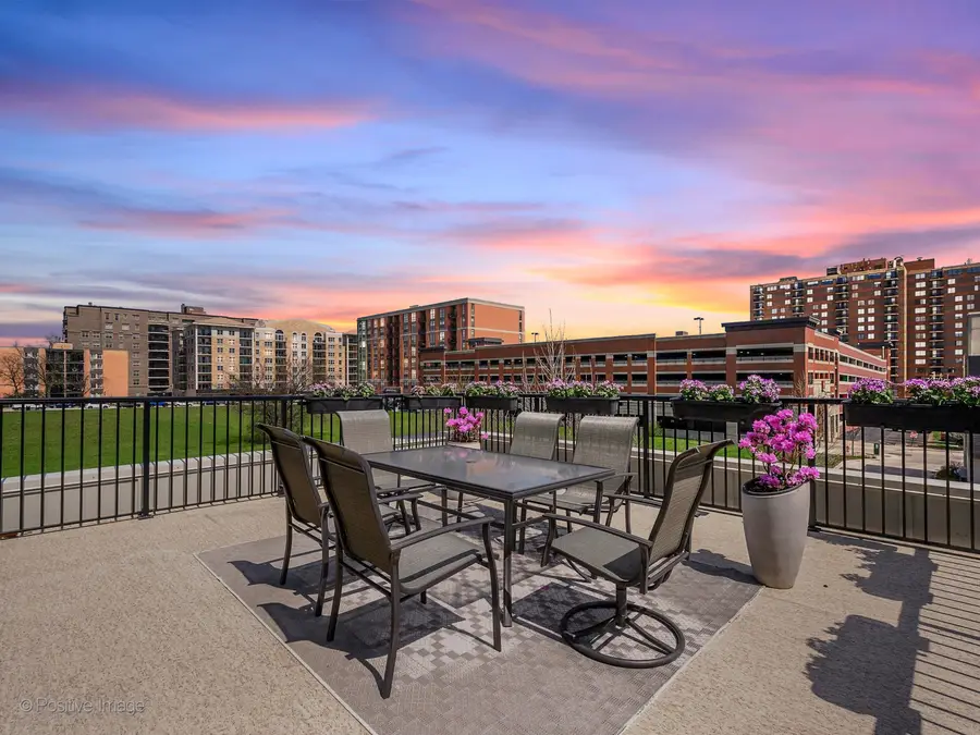 37 S Chestnut Avenue, Arlington Heights, IL 60005 - #3