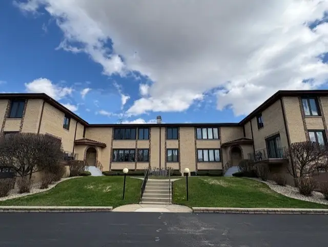 10355 Parkside Avenue #04, Oak Lawn, IL 60453 - #1