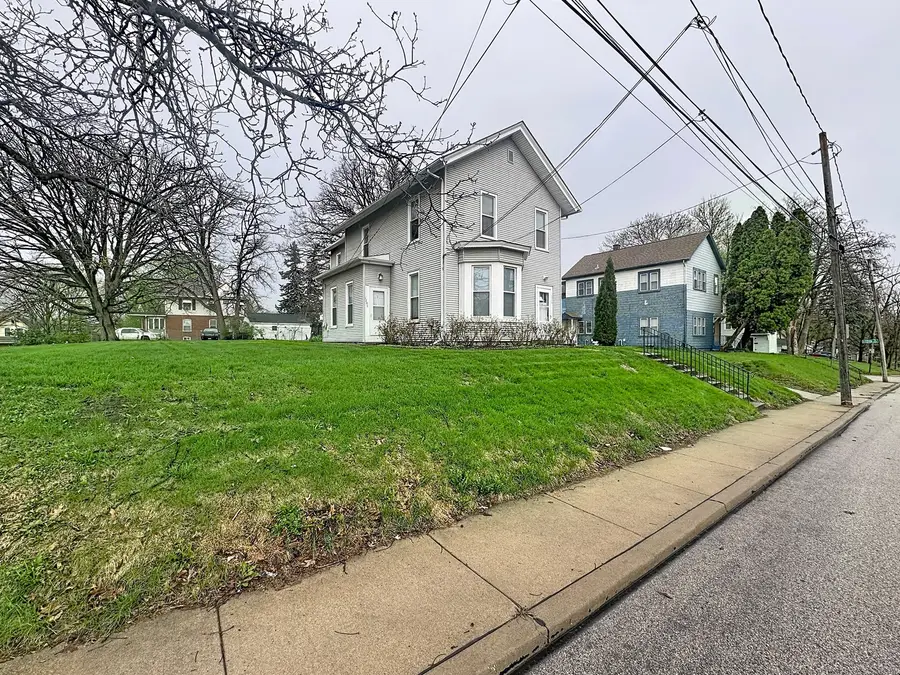 1206 Bridge Avenue, Davenport, IA 52803 - #2