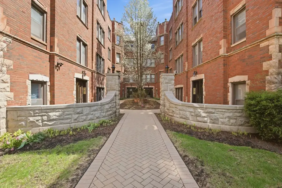 6761 N Artesian Avenue #2H, Chicago, IL 60645 - #2