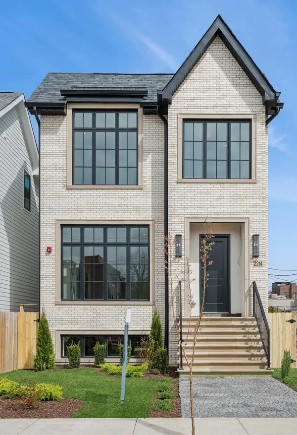 2214 W Oakdale Avenue, Chicago, IL 60618