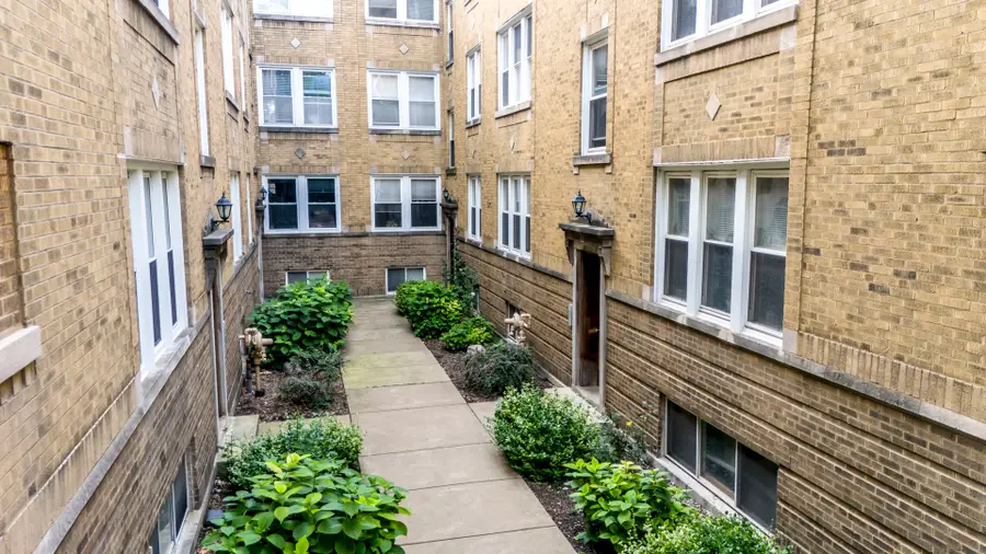 4728 N Kenneth Avenue #3E, Chicago, IL 60630 - #3