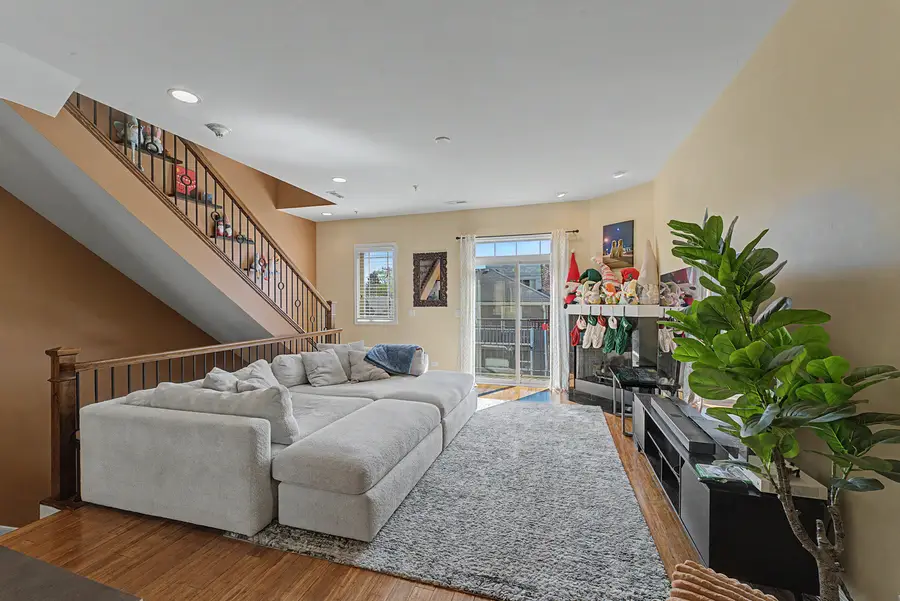 922 Warren Avenue #103, Downers Grove, IL 60515 - #3