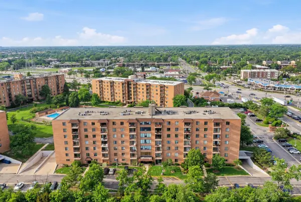 1777 W Crystal Lane #602, Mount Prospect, IL 60056