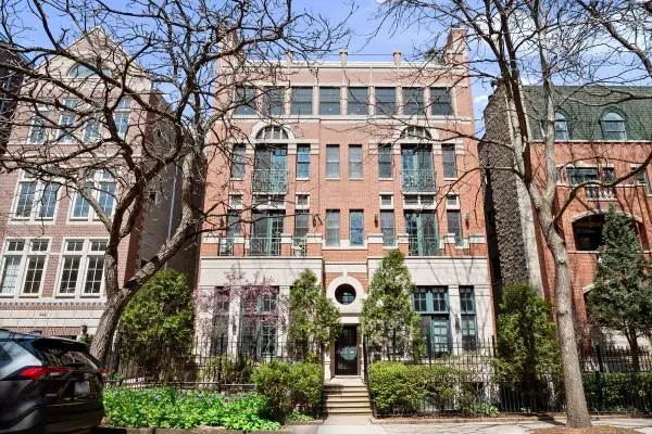 840 W Buckingham Place #4, Chicago, IL 60657