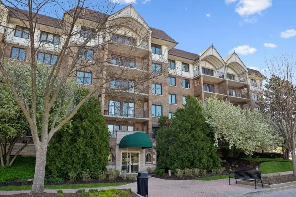 15 S Pine Street #604A, Mount Prospect, IL 60056