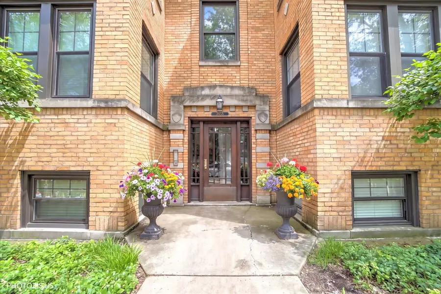 3933 N Marshfield Avenue #3S, Chicago, IL 60613 - #2
