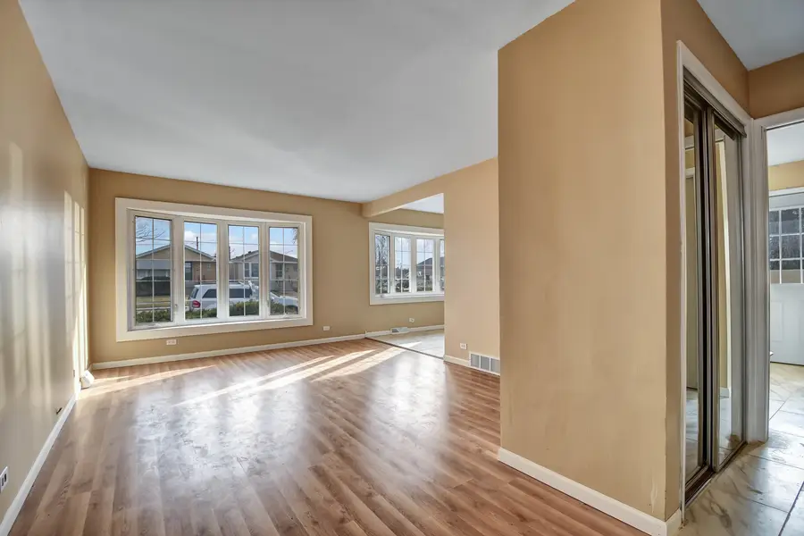 7754 S Mcvicker Avenue, Burbank, IL 60459 - #3