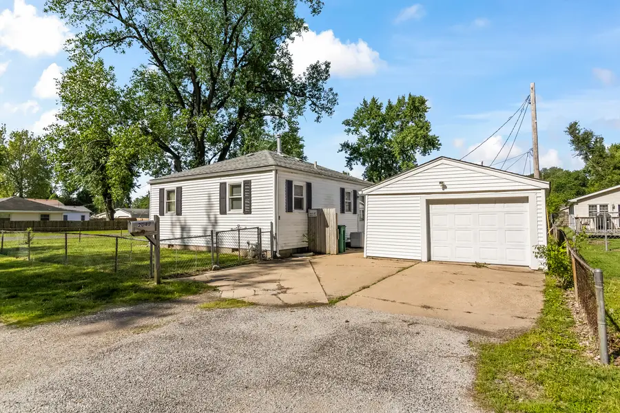 2049 E Hamilton Avenue, Springfield, IL 62702 - #2