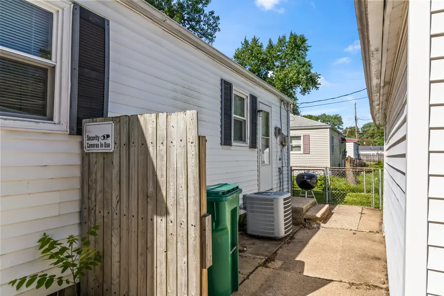 2049 E Hamilton Avenue, Springfield, IL 62702 - #3