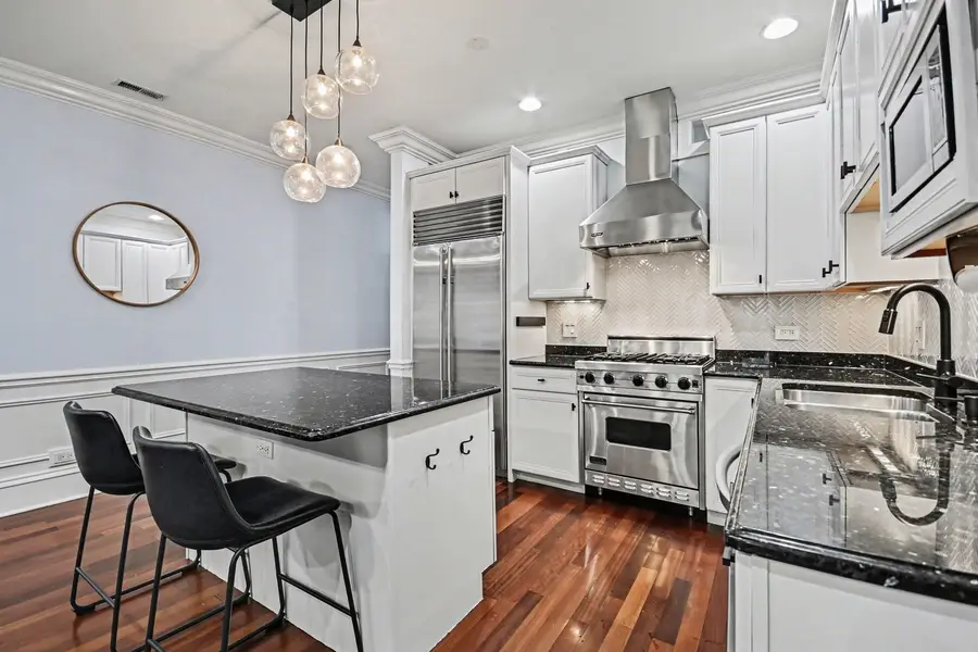 2222 W Belmont Avenue #202, Chicago, IL 60618 - #3